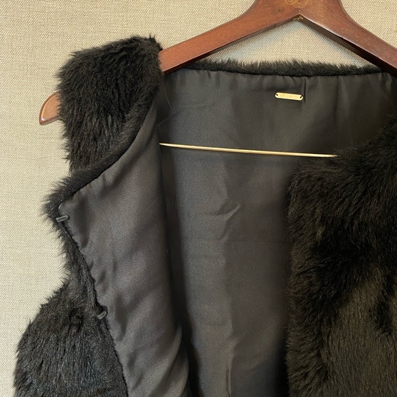 ALDO Faux Fur black Vest - Picture 2 of 7
